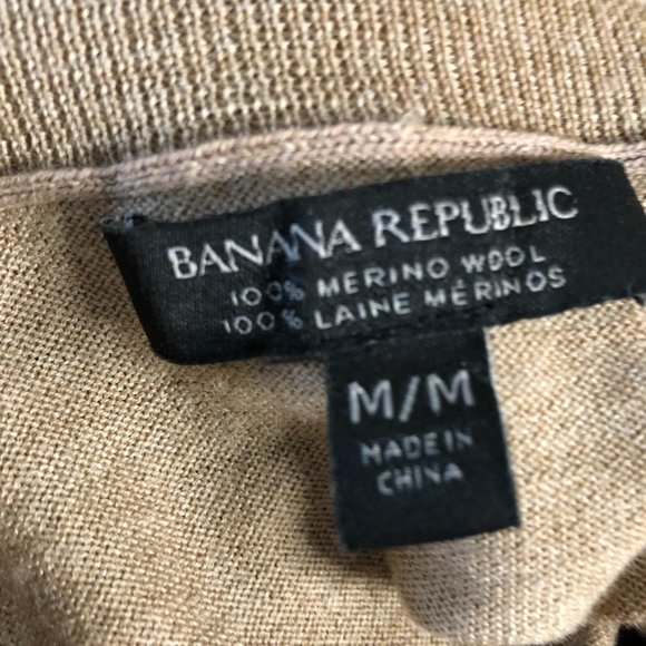 Banana Republic | Camel Turtleneck Light Sweater 100% Merino Wool (Size M) - Picture 4 of 4